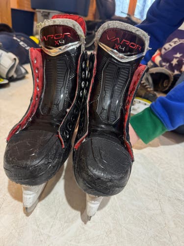 Black 2023 Bauer Vapor X4 Hockey Skates Regular Width Size 5 (Used)