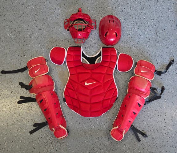 Red Nike Vapor Catcher's Set (Used)