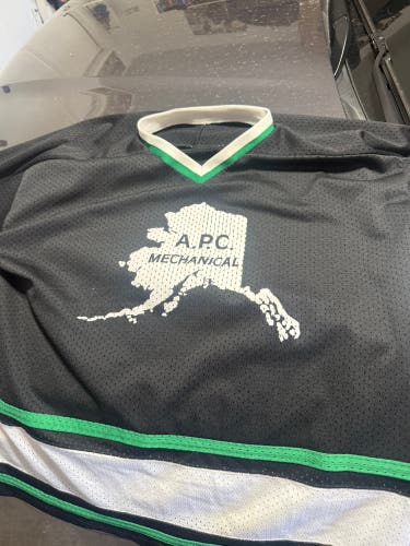 Black Medium/Large Men's Jersey Alaska (Used)