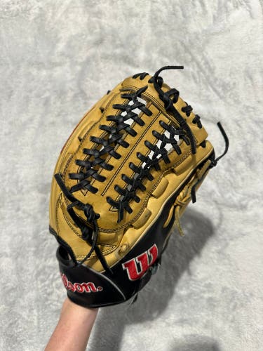 Brown Wilson A2000 RH Outfield Baseball Glove 11.75" (Used)