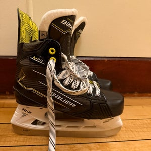 2024 Bauer Supreme M30 Hockey Skates Extra Wide Width Size 4 (Used, Like New)