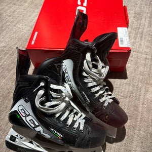 White 2025 CCM JetSpeed FT8 Pro Hockey Skates Regular Width Pro Stock 7.5 (Used)