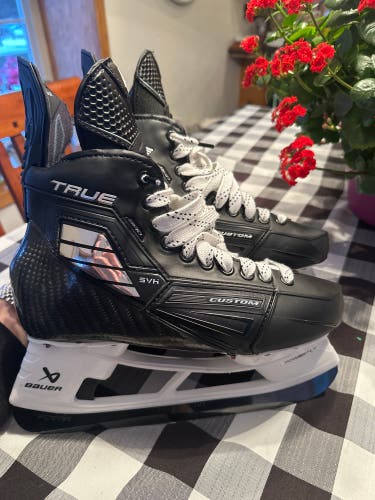 True SVH Pro Hockey Skates Regular Width 8.5 (New)