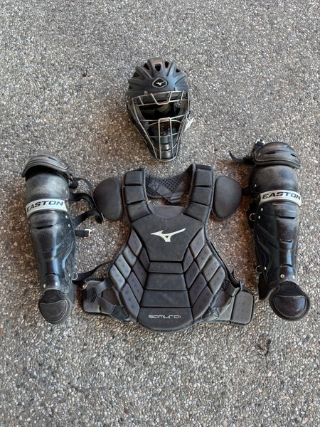 Intermediate Mizuno Samurai Catcher's Set w/ Easton Leg Guards
