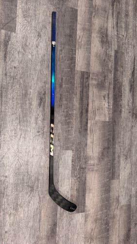 Intermediate CCM JetSpeed FT8 Pro Right Handed Hockey Stick P29 65 Flex (New)