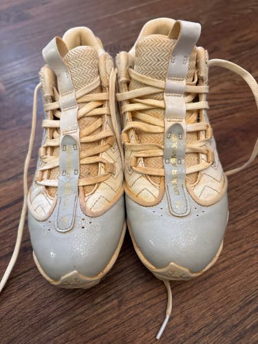 White Kid's 4Y (Big Kids / Youth) Under Armour Bryce harper High Top (Used)