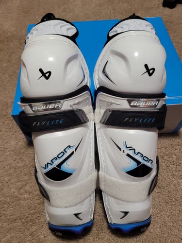 Junior Bauer Vapor Flylite 11" Shin Pads (Used)