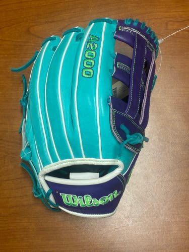 Blue Wilson A2000 dw5 RH Infield Baseball Glove 12" (Used)