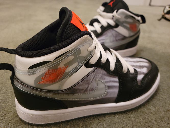 Nike Air Jordan 1 Mid SS "X-Ray" Kid's 1.5Y (Big Kids / Youth) Air Jordan Shoes