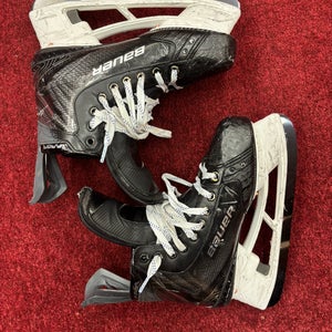 2025 Bauer Vapor Flylite Hockey Skates Regular Width Pro Stock 8.5 (Used)