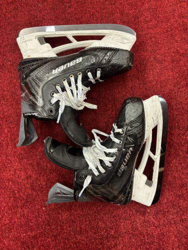 2025 Bauer Vapor Flylite Hockey Skates Regular Width Pro Stock 8.5 (Used)