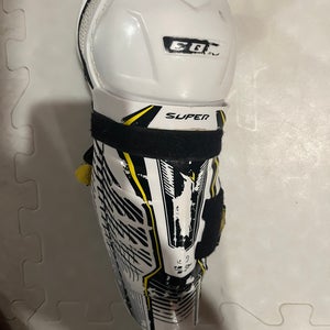 Youth CCM Super Tacks AS1 9" Shin Pads (Used)