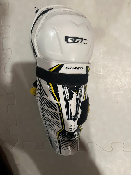 Youth CCM Super Tacks AS1 9" Shin Pads (Used)