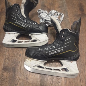 2025 Bauer Supreme M40 Hockey Skates Size 4 Fit 1 (Used)