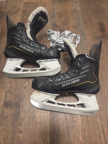 2025 Bauer Supreme M40 Hockey Skates Size 4 Fit 1 (Used)