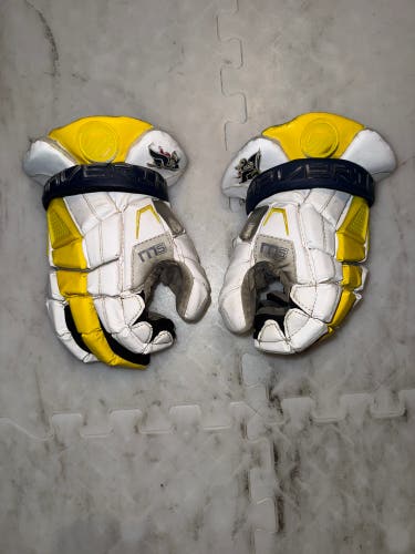 SNHU Maverik M5 Lacrosse Gloves