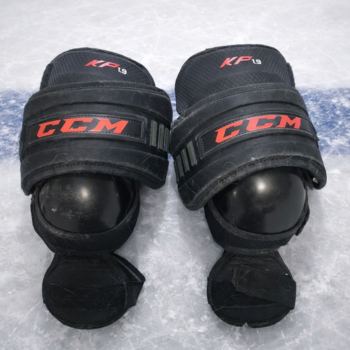 CCM 1.9 knee guards (Used)
