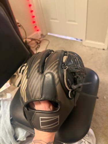 Rawlings REV1X RH Pitcher's Baseball Glove 11.75" (Used)