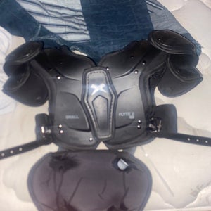 Small Youth Xenith Flyte Shoulder Pads (Used)