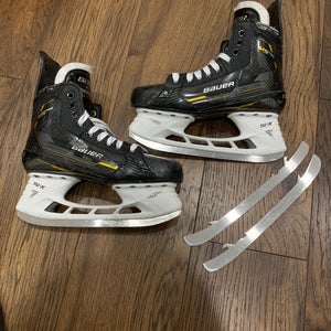 Bauer Supreme M5 Pro Hockey Skates Regular Width 6.5 (Used)