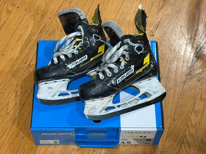Bauer Supreme M4 Hockey Skates Size 3.5 (Used)