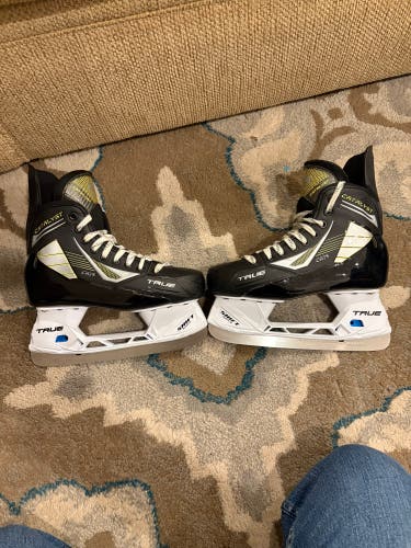 2024 True Catalyst 5x4 Hockey Skates Regular Width 6.5 (Used)