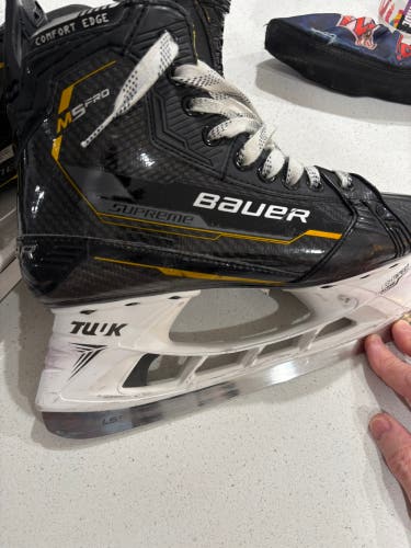 Bauer Supreme M5 Pro Hockey Skates, Fit 2 Width, Senior size 8 (Used)