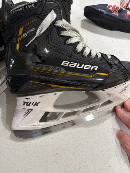 Bauer Supreme M5 Pro Hockey Skates, Fit 2 Width, Senior size 8 (Used)