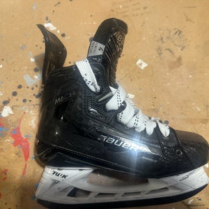 Black 2024 Bauer Supreme Mach Hockey Skates Size 4 (Used)