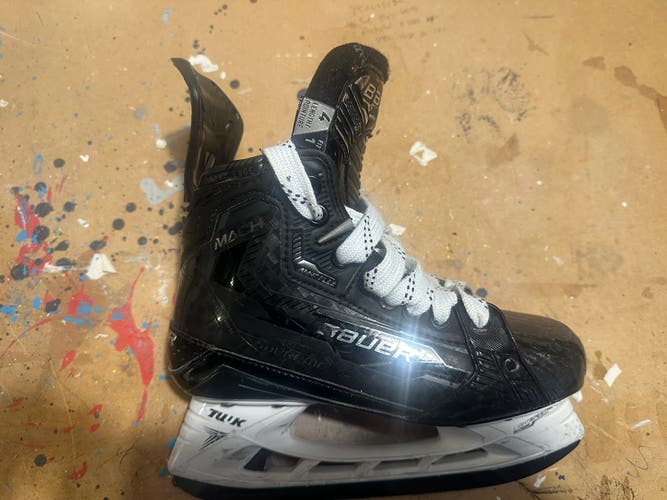 Black 2024 Bauer Supreme Mach Hockey Skates Size 4 (Used)