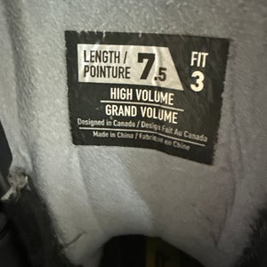 2023 Bauer Vapor Hyperlite 2 Hockey Skates 7.5 (Used)