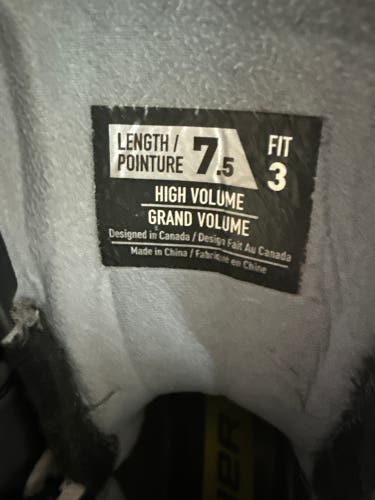 2023 Bauer Vapor Hyperlite 2 Hockey Skates 7.5 (Used)