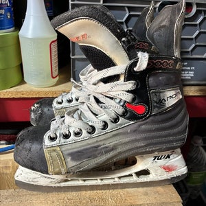 2005 Bauer Vapor XXX Hockey Skates Regular Width Size 6 (Used)