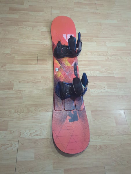 Snowboard Burton LTR 140cm with Burton bindings S/M fit 5-8 beginners.