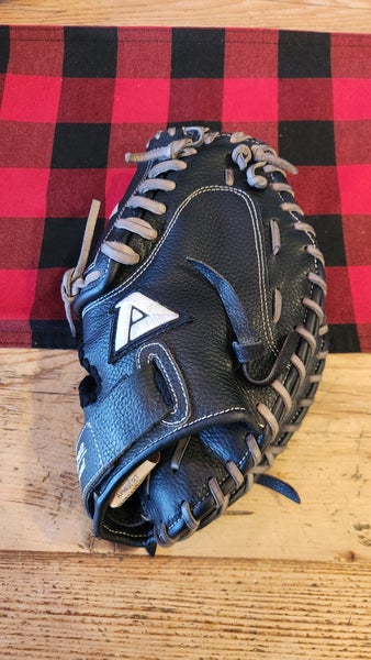 Akadema RH Catcher's APM66 Fastpitch Softball Glove 34" (Used)