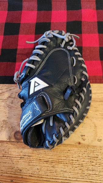 Akadema RH Catcher's APM66 Fastpitch Softball Glove 34" (Used)