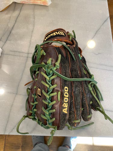 Wilson A2000 RH Outfield Baseball Glove 12.5" (Used)