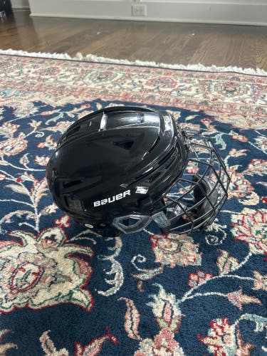 Medium Bauer Re-Akt 150 Helmet (Used)
