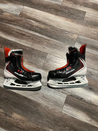 2025 Bauer Vapor Fly30 Hockey Skates Extra Wide Width 8 (Used)