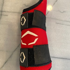 Red Junior EvoShield Leg guard (Used)