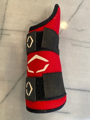 Red Junior EvoShield Leg guard (Used)