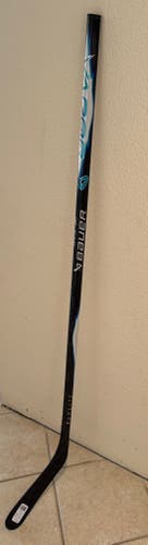 Junior Bauer Vapor Flylite Right Handed Hockey Stick P92 30 Flex (New)