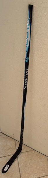 Junior Bauer Vapor Flylite Right Handed Hockey Stick P92 30 Flex (New)