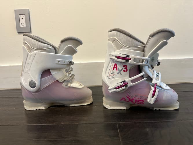 Mondo 24 & 24.5 Women's Axis All Mountain AX3 Ski Boots (Used)