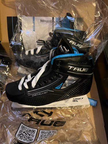 2024 True Catalyst 7x4 Hockey Goalie Skates Regular Width Size 5 (New)