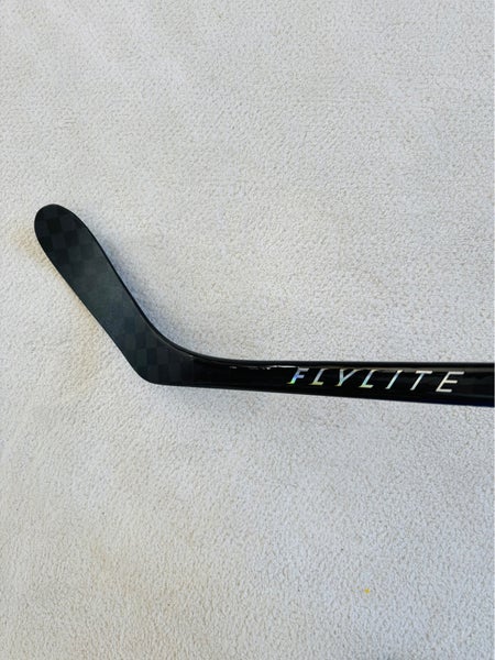 Senior Bauer Vapor Flylite Right Handed Hockey Stick P28 87 Flex (New)