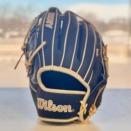 Pitcher's LH Wilson A2000 B2 Baseball Glove 12" (New)