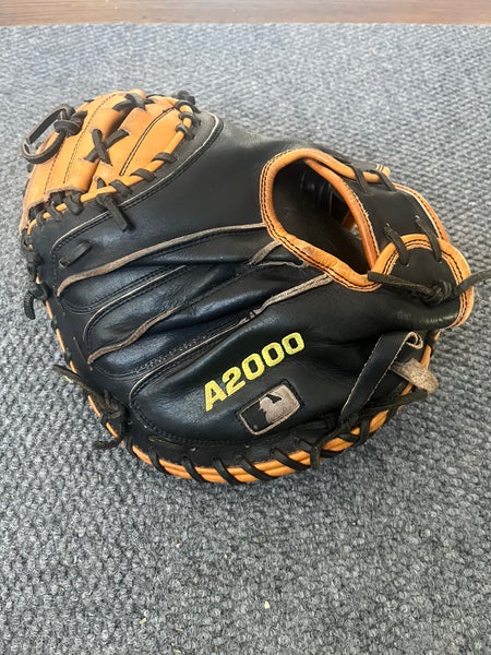 Wilson A2000 RH Catcher's Baseball Glove 32.5" (Used)