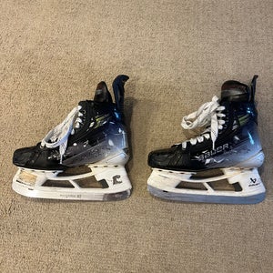 2023 Bauer Vapor Hyperlite 2 Hockey Skates Regular Width 7.5 (Used)-2 sets of FlyX 263 steel
