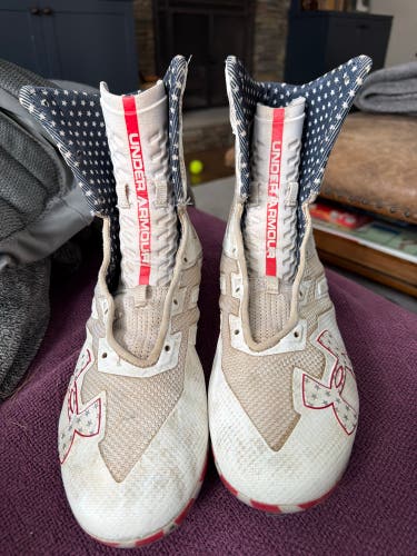 White Unisex Size M 11.5 (W 12.5) Adult Under Armour Highlight High Top Molded Cleats (Used)